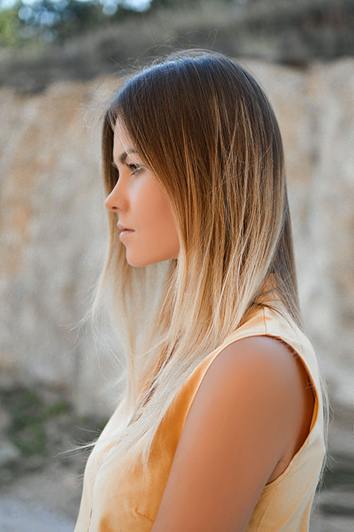 model with straigt long hair